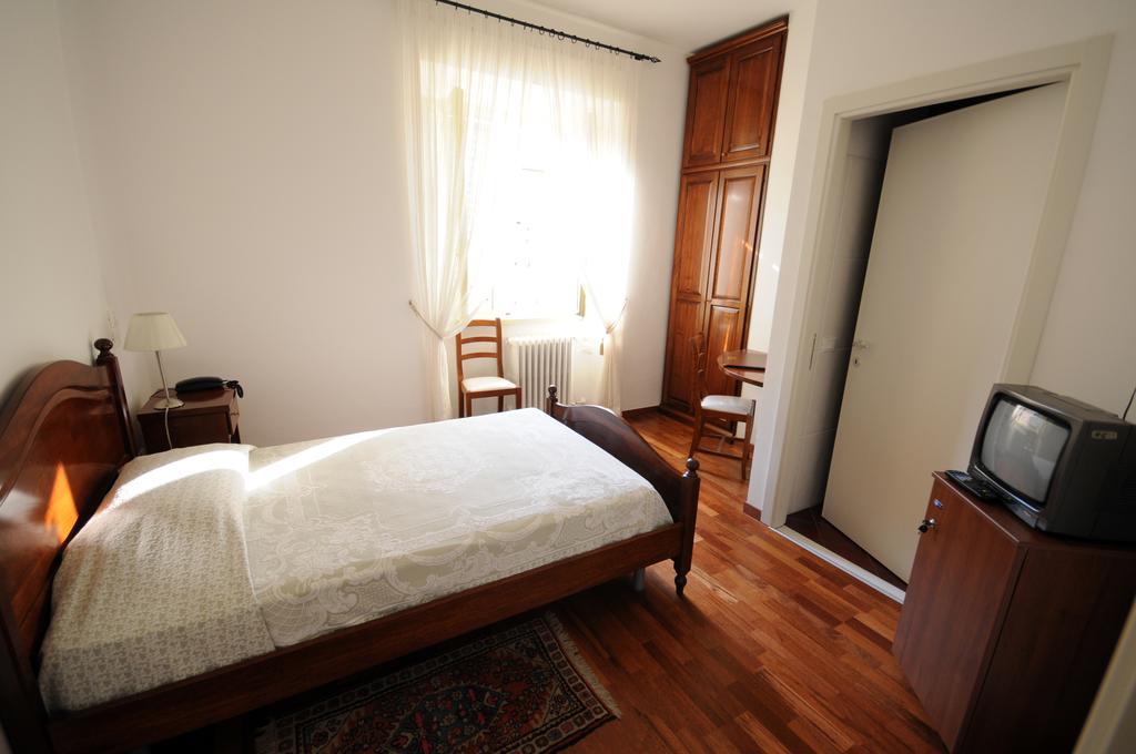 Guest House Domus Urbino Ngoại thất bức ảnh
